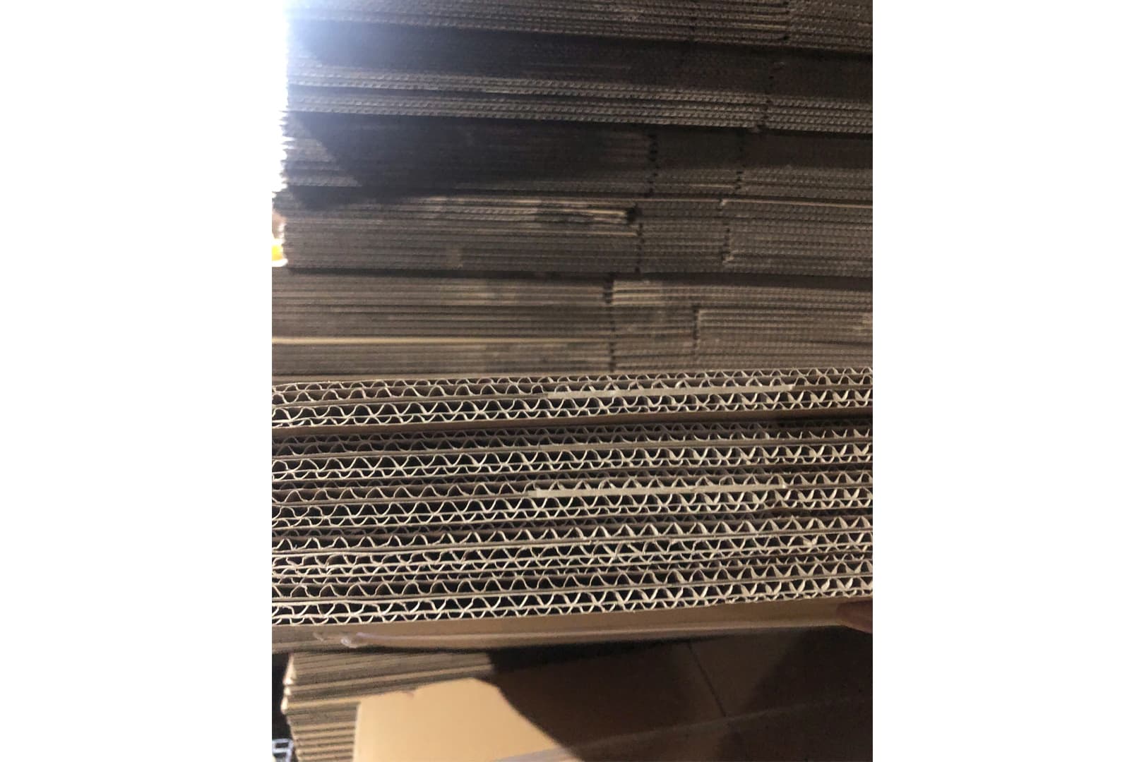 Ảnh: Cấu tạo hộp carton gồm các lớp giấy và lớp sóng A B C